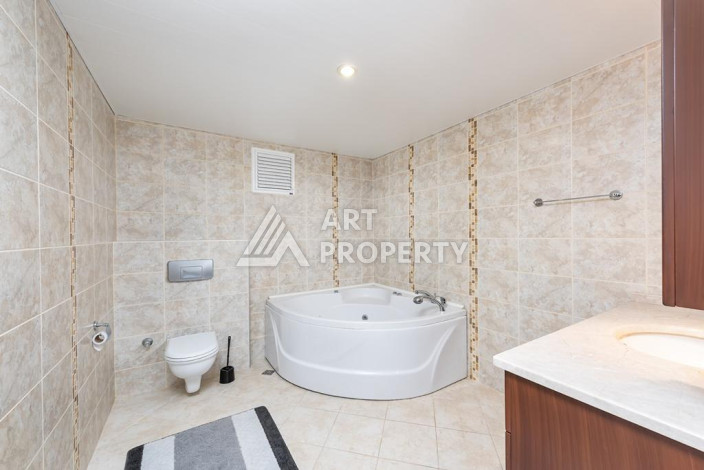 Пентхаус с потрясающим видом на море, горы и город в районе Тосмур, 250м2 - Ракурс 15