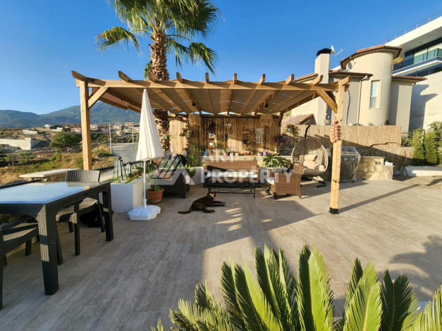 Великолепная вилла с собственным бассейном и панорамным видом в районе Каргыджак. Планировка 4+1, 185м2,  площадь участка 403м2. - Ракурс 3