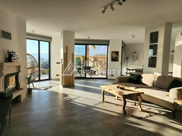 Великолепная вилла с собственным бассейном и панорамным видом в районе Каргыджак. Планировка 4+1, 185м2,  площадь участка 403м2. - Ракурс 5