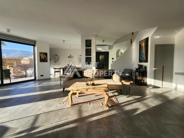 Великолепная вилла с собственным бассейном и панорамным видом в районе Каргыджак. Планировка 4+1, 185м2,  площадь участка 403м2. - Ракурс 7