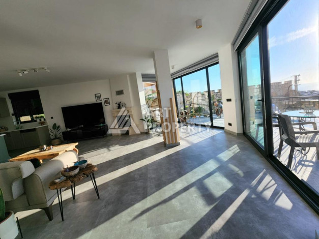 Великолепная вилла с собственным бассейном и панорамным видом в районе Каргыджак. Планировка 4+1, 185м2,  площадь участка 403м2. - Ракурс 16