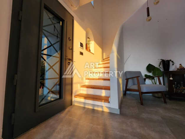 Великолепная вилла с собственным бассейном и панорамным видом в районе Каргыджак. Планировка 4+1, 185м2,  площадь участка 403м2. - Ракурс 17