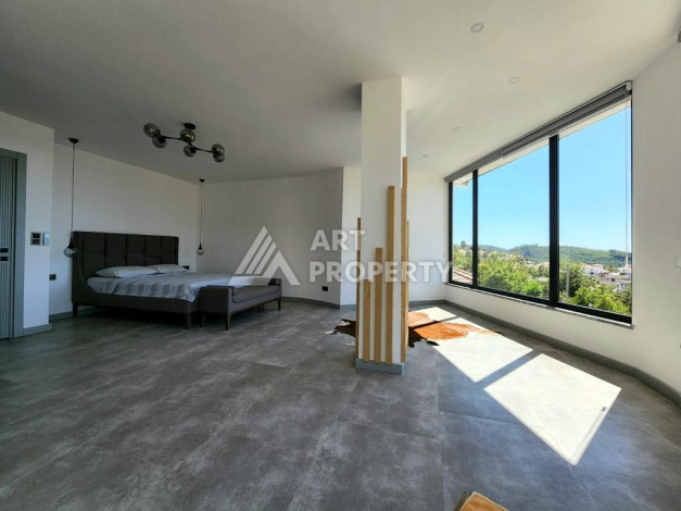 Великолепная вилла с собственным бассейном и панорамным видом в районе Каргыджак. Планировка 4+1, 185м2,  площадь участка 403м2. - Ракурс 23