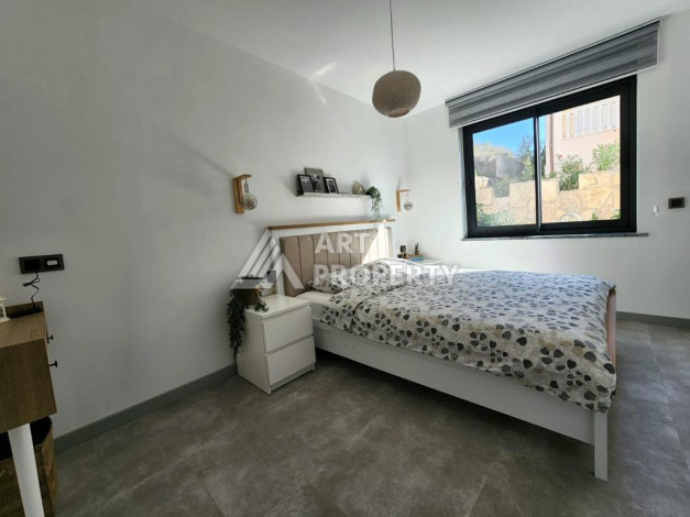 Великолепная вилла с собственным бассейном и панорамным видом в районе Каргыджак. Планировка 4+1, 185м2,  площадь участка 403м2. - Ракурс 25