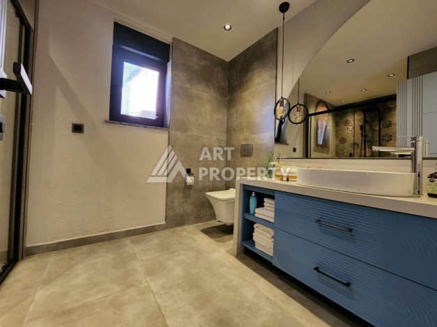 Великолепная вилла с собственным бассейном и панорамным видом в районе Каргыджак. Планировка 4+1, 185м2,  площадь участка 403м2. - Ракурс 26