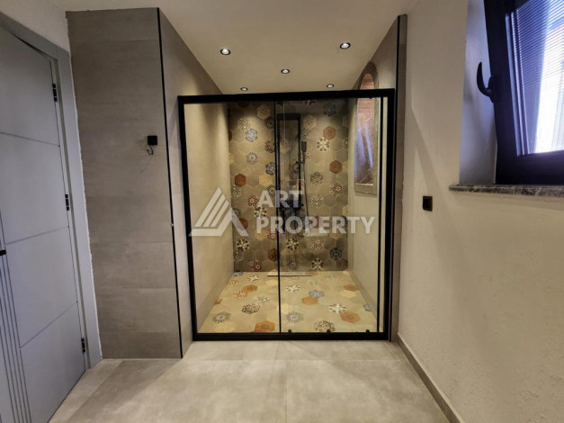 Великолепная вилла с собственным бассейном и панорамным видом в районе Каргыджак. Планировка 4+1, 185м2,  площадь участка 403м2. - Ракурс 28