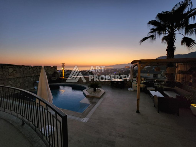 Великолепная вилла с собственным бассейном и панорамным видом в районе Каргыджак. Планировка 4+1, 185м2,  площадь участка 403м2. - Ракурс 29