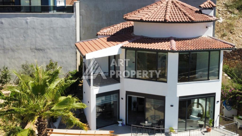 Великолепная вилла с собственным бассейном и панорамным видом в районе Каргыджак. Планировка 4+1, 185м2,  площадь участка 403м2. - Ракурс 30