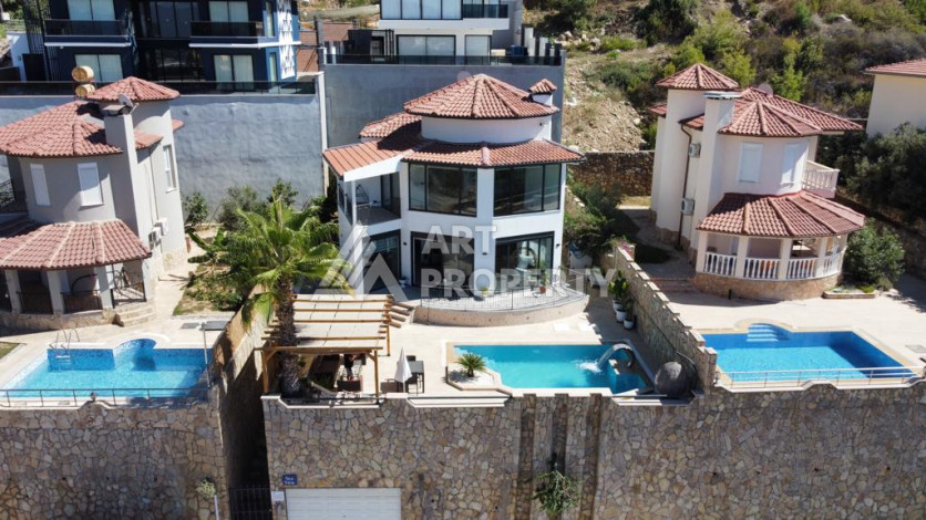 Великолепная вилла с собственным бассейном и панорамным видом в районе Каргыджак. Планировка 4+1, 185м2,  площадь участка 403м2. - Ракурс 38