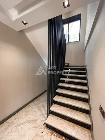 Просторная двухуровневая квартира с садом планировки 4+1 в районе Тепе, 215м2 - Ракурс 3