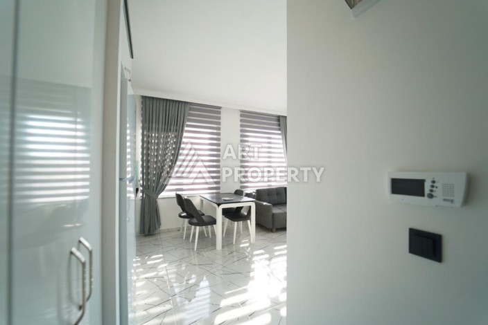 Апартаменты с новой мебелью в 50-ти метрах от моря планировки 1+1, 60м2 - Ракурс 3