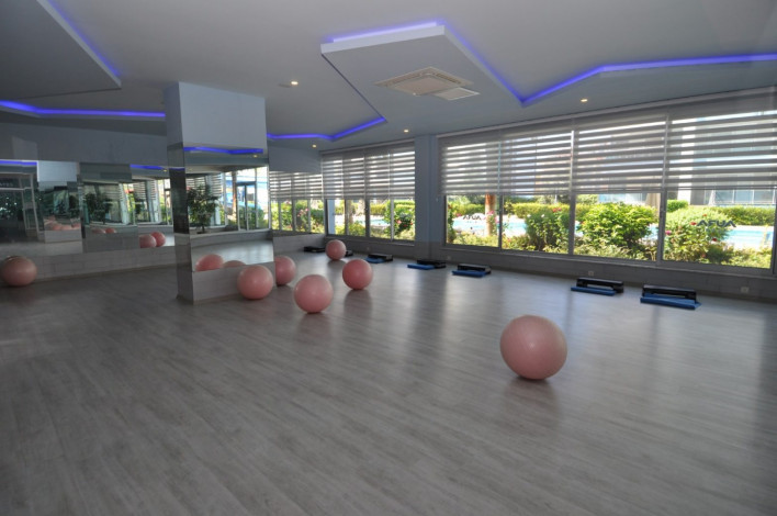 Трёхкомнатные апартаменты с видом на море в элитном комплексе в Кестель, 120 м2 - Ракурс 20