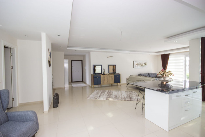 Пятикомнатная меблированная квартира в комплексе с богатой инфраструктурой в Кестеле, 220 м2 - Ракурс 6