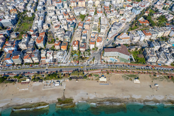 Меблированные апартаменты 1+1 на первой береговой линии в центре Аланьи - Ракурс 12