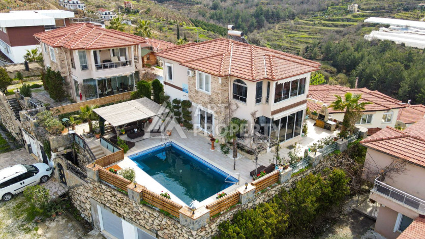 Вилла с собственным бассейном в районе Каргыджак, планировкой 3+1 - Ракурс 2