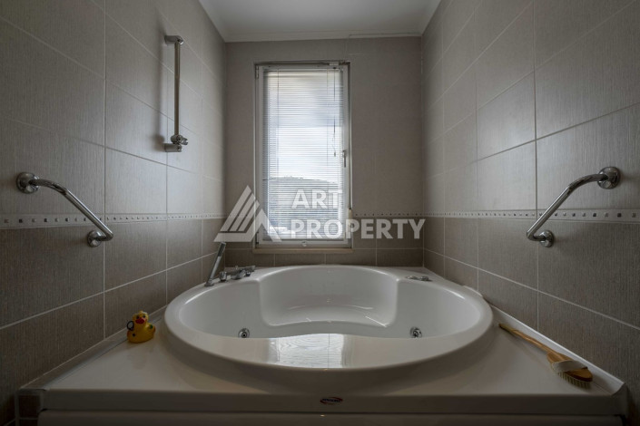 Вилла с собственным бассейном в районе Каргыджак, планировкой 3+1 - Ракурс 5