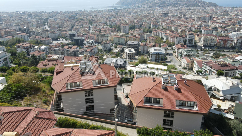 Шикарный дуплекс 3+2 в Центре с видом на море и горы. - Ракурс 2