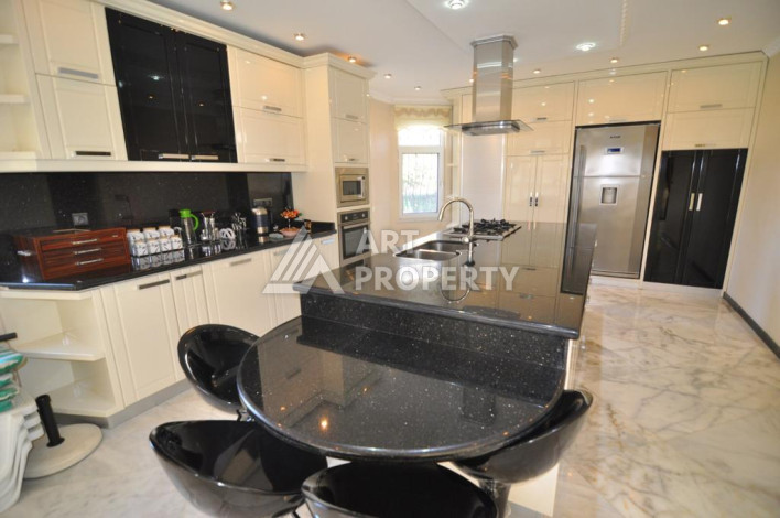 Трехэтажная вилла планировки 5+2, 450м2 в районе Кестель - Ракурс 3