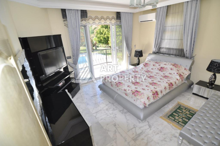 Трехэтажная вилла планировки 5+2, 450м2 в районе Кестель - Ракурс 7