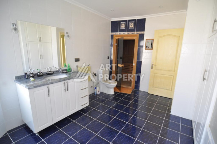 Трехэтажная вилла планировки 5+2, 450м2 в районе Кестель - Ракурс 14