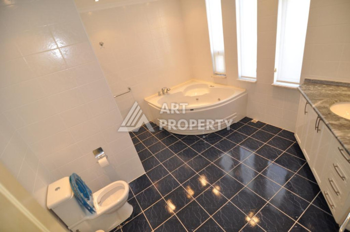 Трехэтажная вилла планировки 5+2, 450м2 в районе Кестель - Ракурс 16