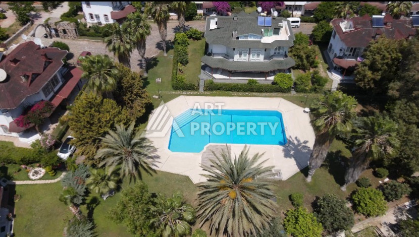 Трехэтажная вилла планировки 5+2, 450м2 в районе Кестель - Ракурс 18