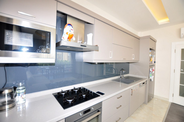 Трехкомнатная квартира c дизайнерским ремонтом в живописном районе Махмутлар, Алания, 115 м2 - Ракурс 28