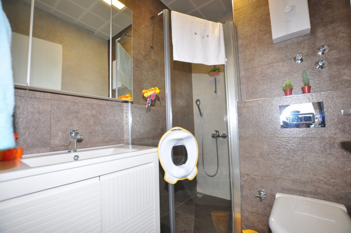 Трехкомнатная квартира c дизайнерским ремонтом в живописном районе Махмутлар, Алания, 115 м2 - Ракурс 30