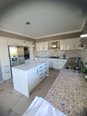 Просторная вилла 7+1 с огромной терассой в районе Каргыджак - Ракурс 2