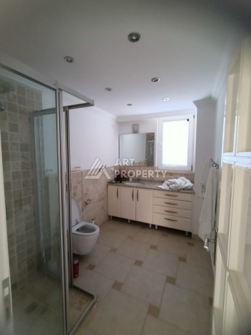 Просторная вилла 7+1 с огромной терассой в районе Каргыджак - Ракурс 17