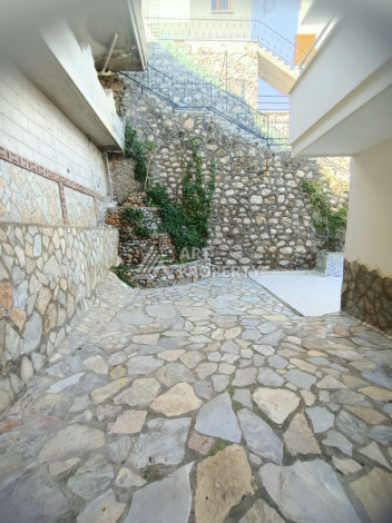 Просторная вилла 7+1 с огромной терассой в районе Каргыджак - Ракурс 33