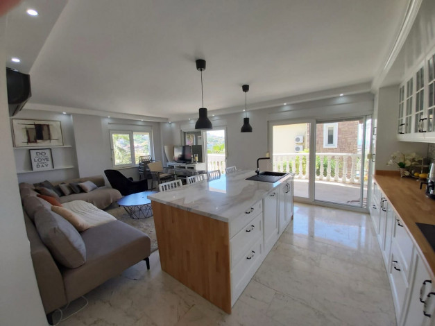 Шикарная вилла 3+1 с видом на море и город на склоне Торосских гор Аланьи, 155м2 - Ракурс 2