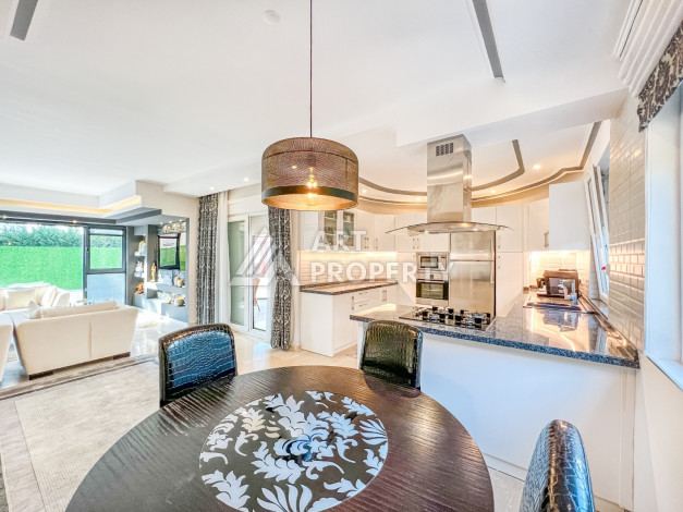 Просторная видовая вилла 3+1, 650м2 в районе Каргыджак - Ракурс 6