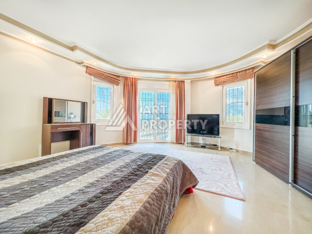 Просторная видовая вилла 3+1, 650м2 в районе Каргыджак - Ракурс 12