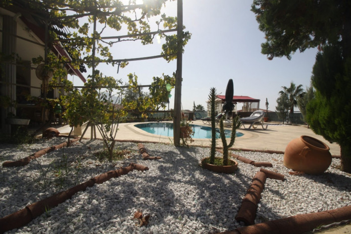 Прекрасная уютная вилла 2+1 со своим бассейном и зеленым садом в районе Оба, 120 м2. - Ракурс 6