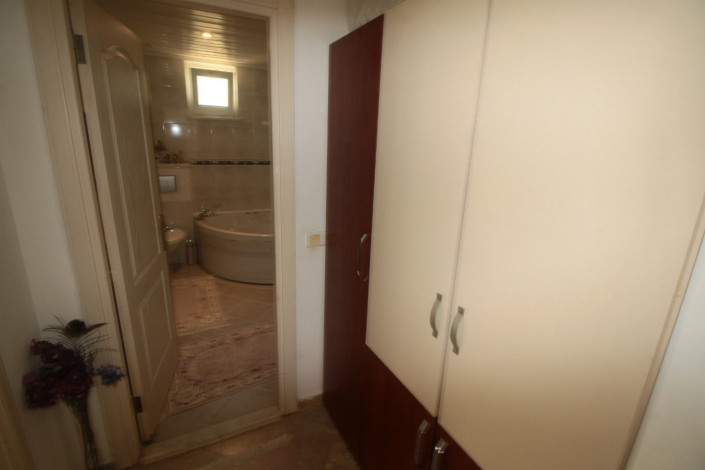 Прекрасная уютная вилла 2+1 со своим бассейном и зеленым садом в районе Оба, 120 м2. - Ракурс 14