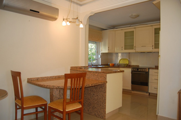 Отдельностоящая вилла 5+1 с собственным бассейном и зеленым садом в Обе, 355 м2 - Ракурс 7