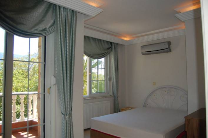 Отдельностоящая вилла 5+1 с собственным бассейном и зеленым садом в Обе, 355 м2 - Ракурс 13