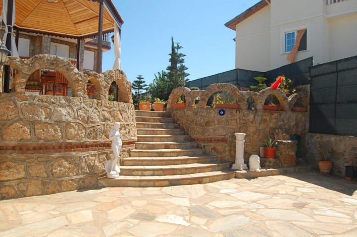 Отдельностоящая вилла 5+1 с собственным бассейном и зеленым садом в Обе, 355 м2 - Ракурс 30