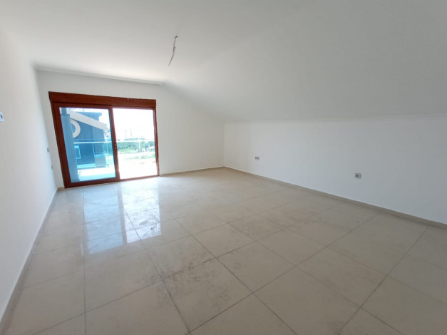 Четырехкомнатный дуплекс в Кестеле в 130 метрах от Средиземного моря, 160 м2 - Ракурс 5