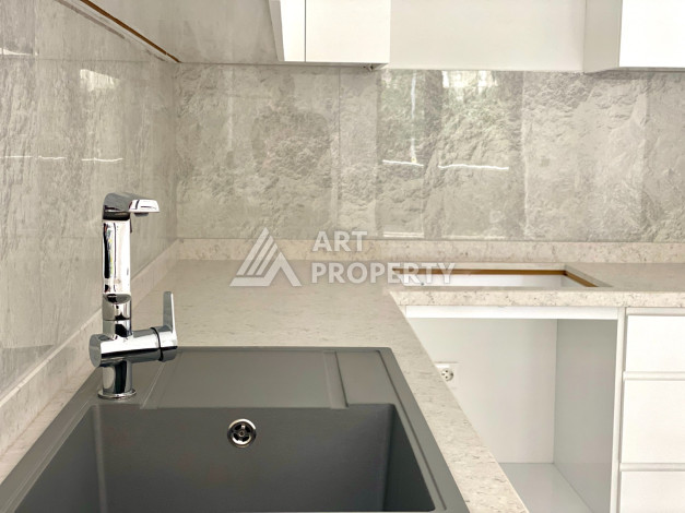 Квартира 1+1 в новостройке в самом центре Алании в 150 м от пляжа! - Ракурс 13