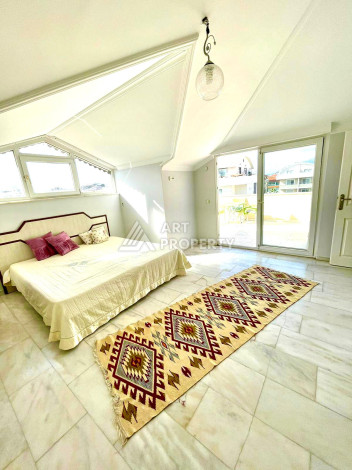 Двухуровневая квартира 4+1 в открытом для ВНЖ районе Тосмур - Ракурс 18