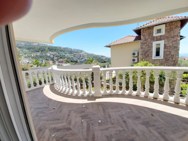 Шикарная вилла 3+1 с видом на море и город на склоне Торосских гор Аланьи, 155м2 - Ракурс 40