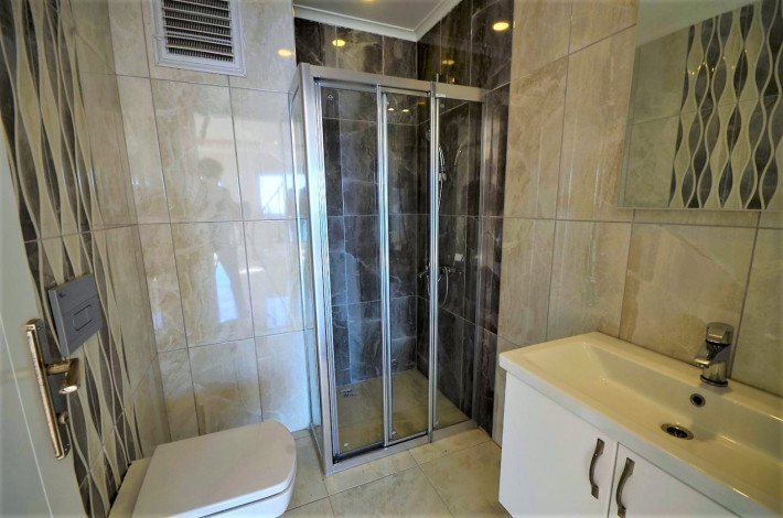 Двухуровневая квартира планировки 2+1 с видом на море в Кестель, Алания, 120 м2 - Ракурс 4