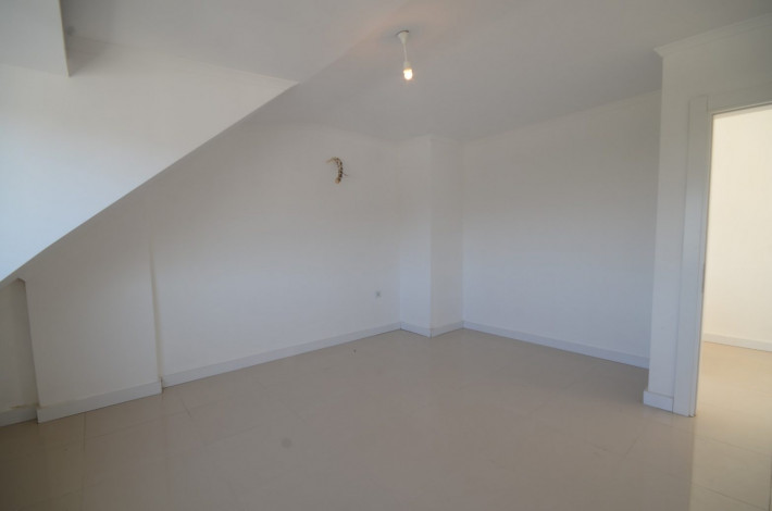 Двухуровневая квартира планировки 2+1 с видом на море в Кестель, Алания, 120 м2 - Ракурс 10