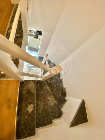 Просторный таунхаус 3+1 в зеленом районе Демирташ - Ракурс 8