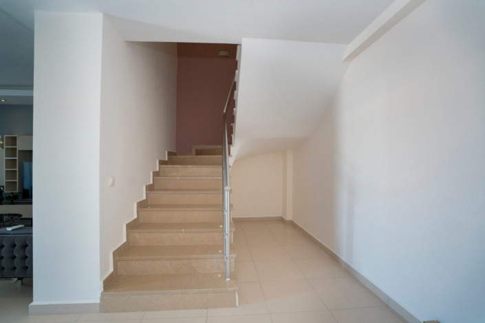 Двухуровневая квартира 2+1 в комплексе с богатой инфраструктурой в районе Кестель, 130 м2 - Ракурс 2